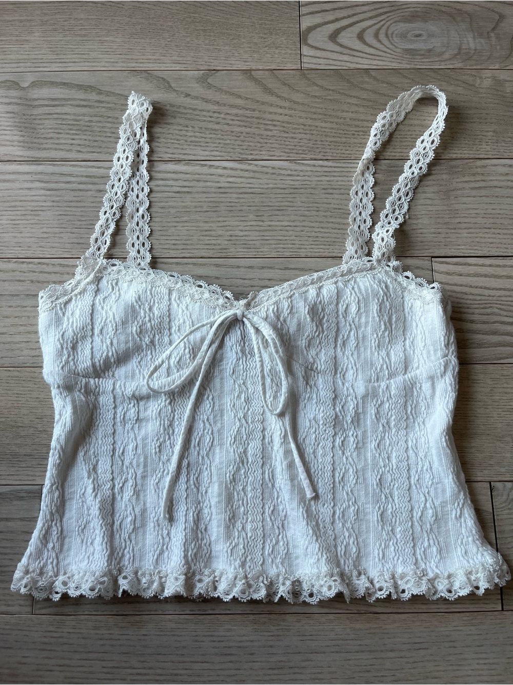 White Lace-Trim Cropped Cami Tank Top - Edikted